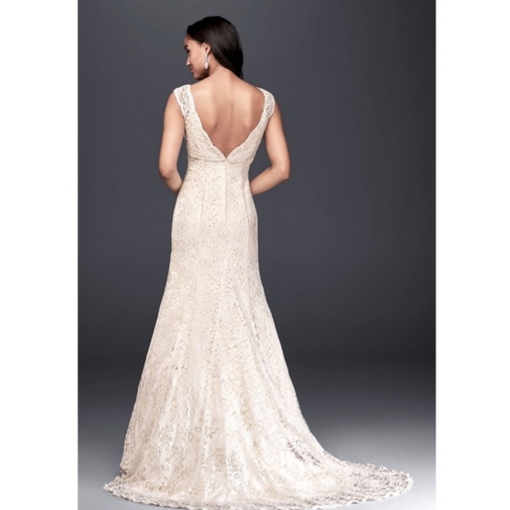 NEW Davids Bridal Style T9612 size 14 beaded lace trumpet wedding dress